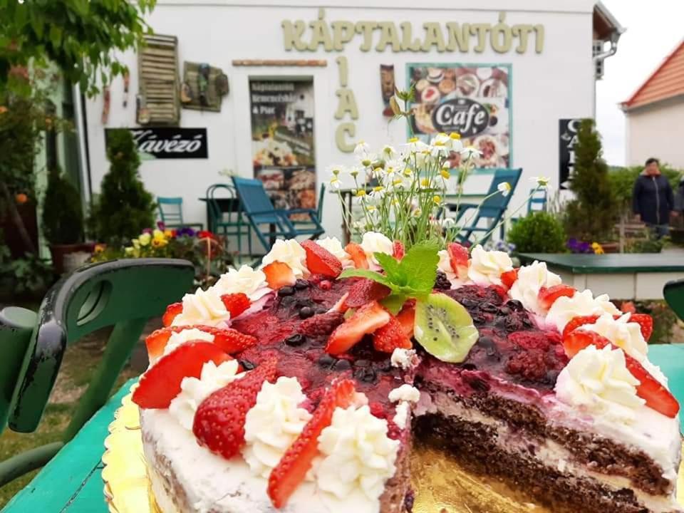 Piac Vendégház Kaptalantoti Exterior foto